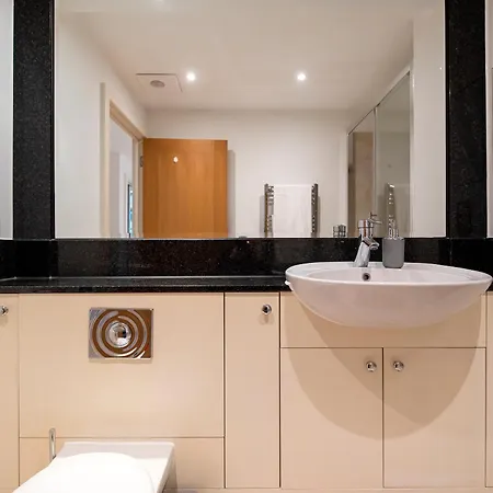 Terraced Riverview Apartment London Exterior photo